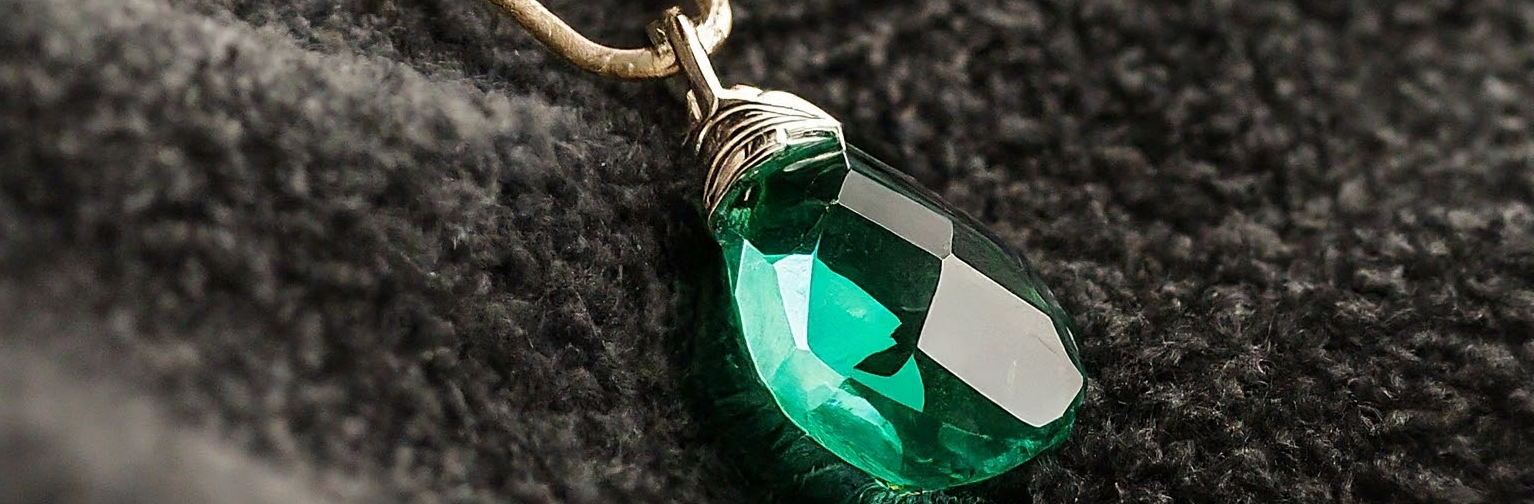 A Green Fashion Jewelry pendant